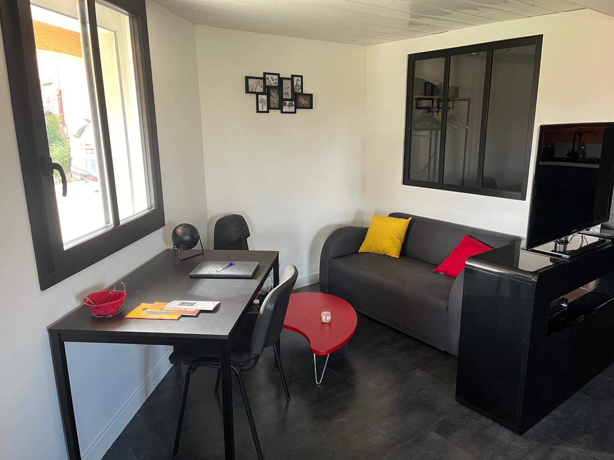 Comme Dans Un Ecrin - T2 De 50 M² Avec Jardin, Terrasse Et Piscine Appartement Vernaison Buitenkant foto